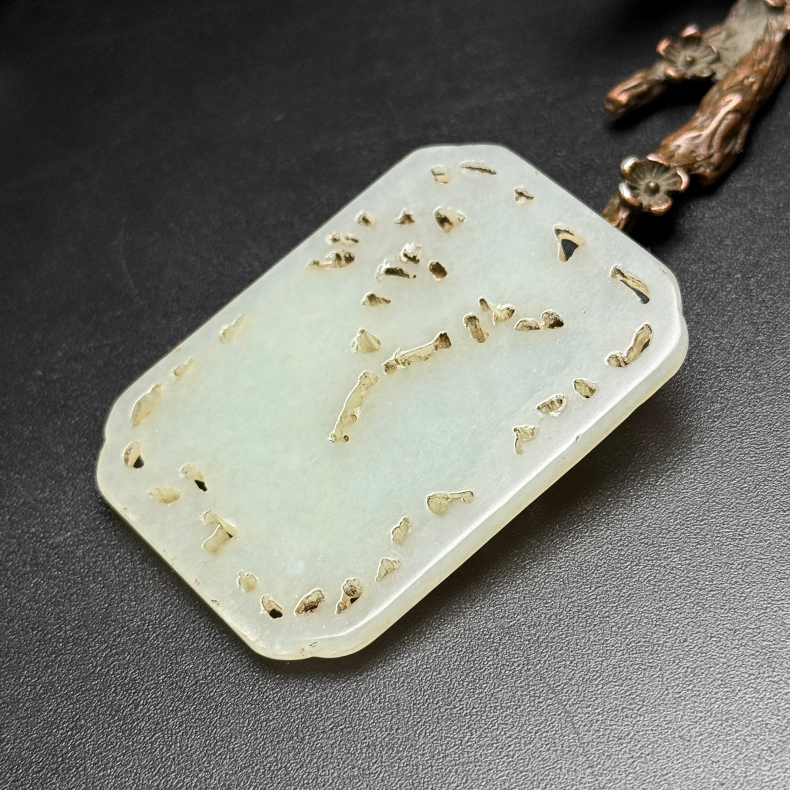 An Exquisite White Jade Dragon Pattern Pendant - 4