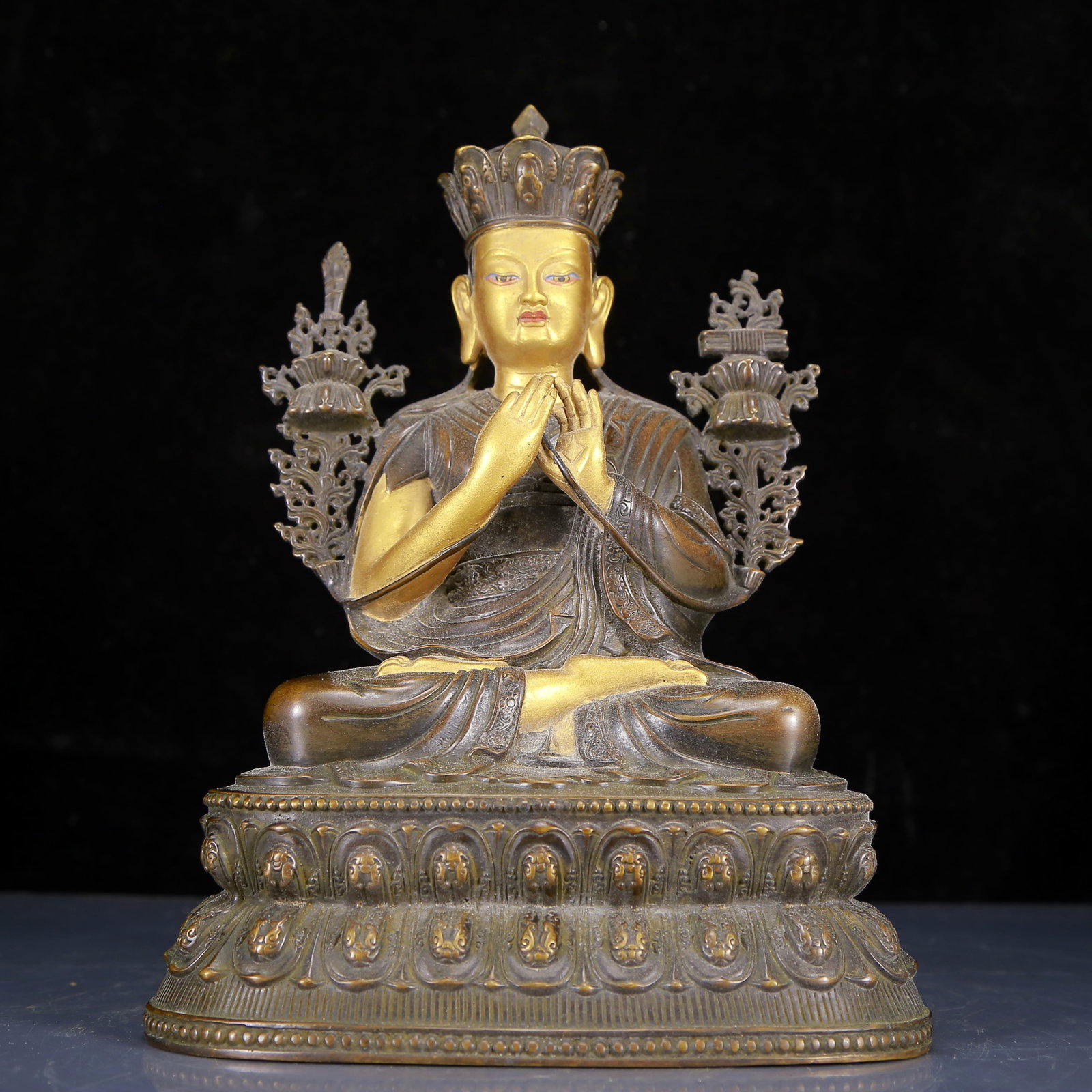 A Solemn Gilt Bronze Statue of Guru: A Solemn Gilt Bronze Statue of Guru,Qing Dynasty, China,Size:7.3inx4.5inx9.8in,Weight:2550g 铜鎏金上师像，清代