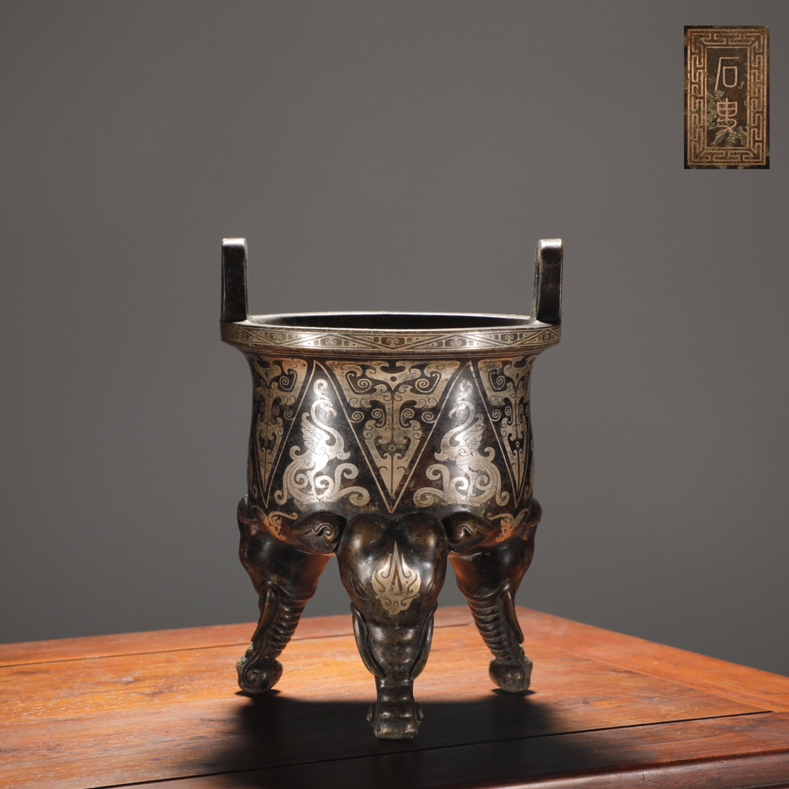 An Exquisite Bronze Inlaid Silver Phoenix Pattern Tripod Censer: An Exquisite Bronze Inlaid Silver Phoenix Pattern Tripod Censer,Ming Dynasty,China,Size:6.7inx4.7in,Weight:2100g 铜错银凤纹三足香炉,中ࢲ