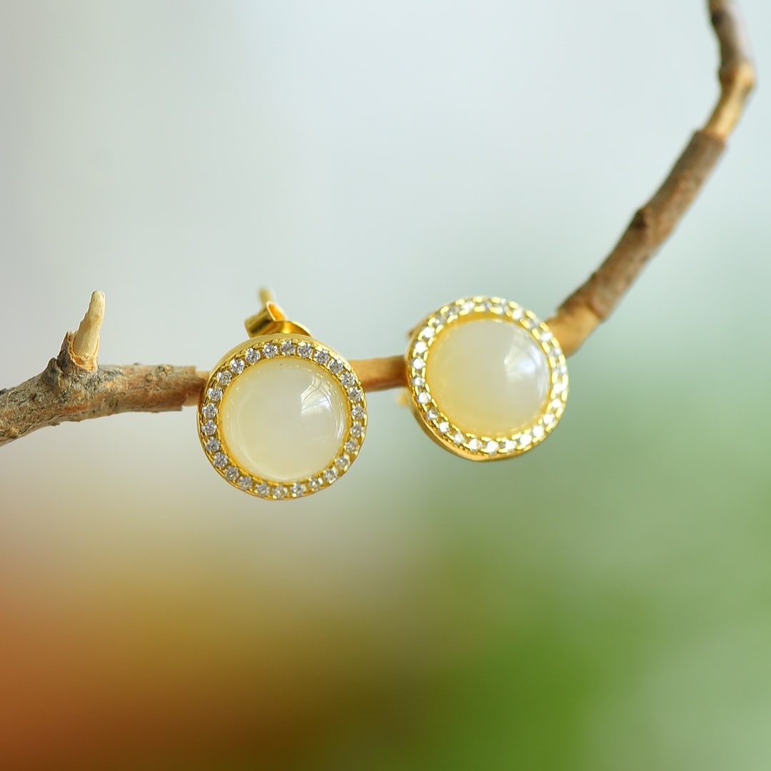 A Pair of Exquisite Sterling Silver-Gold Plated Inlaid White Jade Earrings: A Pair of Exquisite Sterling Silver-Gold Plated Inlaid White Jade Earrings,Size:0.3inx0.3in 一对纯银镀金镶白玉耳环