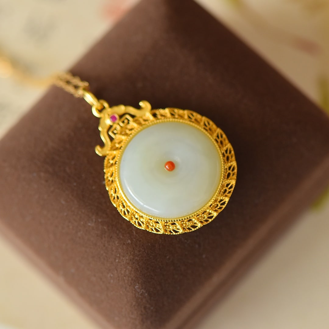 An Exquisite Sterling Silver-Gold Plated Inlaid White Jade Necklace: An Exquisite Sterling Silver-Gold Plated Inlaid White Jade Necklace,Size:0.8inx0.8in 纯银镀金镶白玉项链