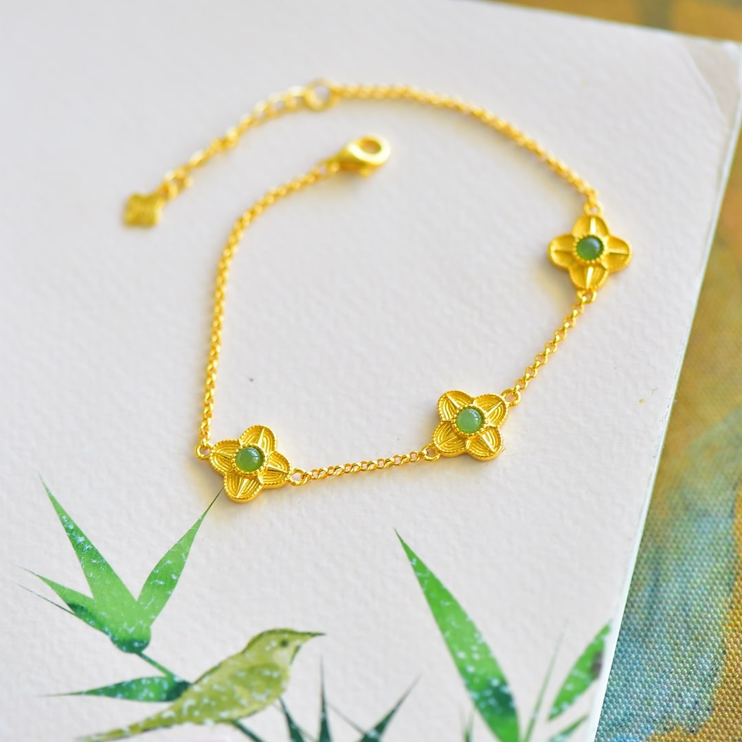 An Exquisite Sterling Silver-Gold Plated Inlaid Jasper Bracelet: An Exquisite Sterling Silver-Gold Plated Inlaid Jasper Bracelet 纯银镀金镶碧玉手链