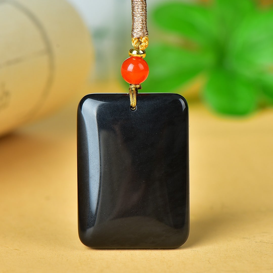 An Exquisite Black and White Jade Pendant: An Exquisite Black and White Jade Pendant,Size:1inx1.4in 黑玉挂件