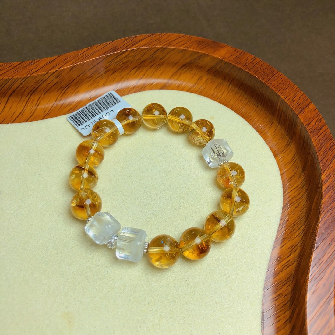 An Exquisite Crystal Bracelet: An Exquisite Crystal Bracelet,Size:0.4in,Weight:31g 水晶手串