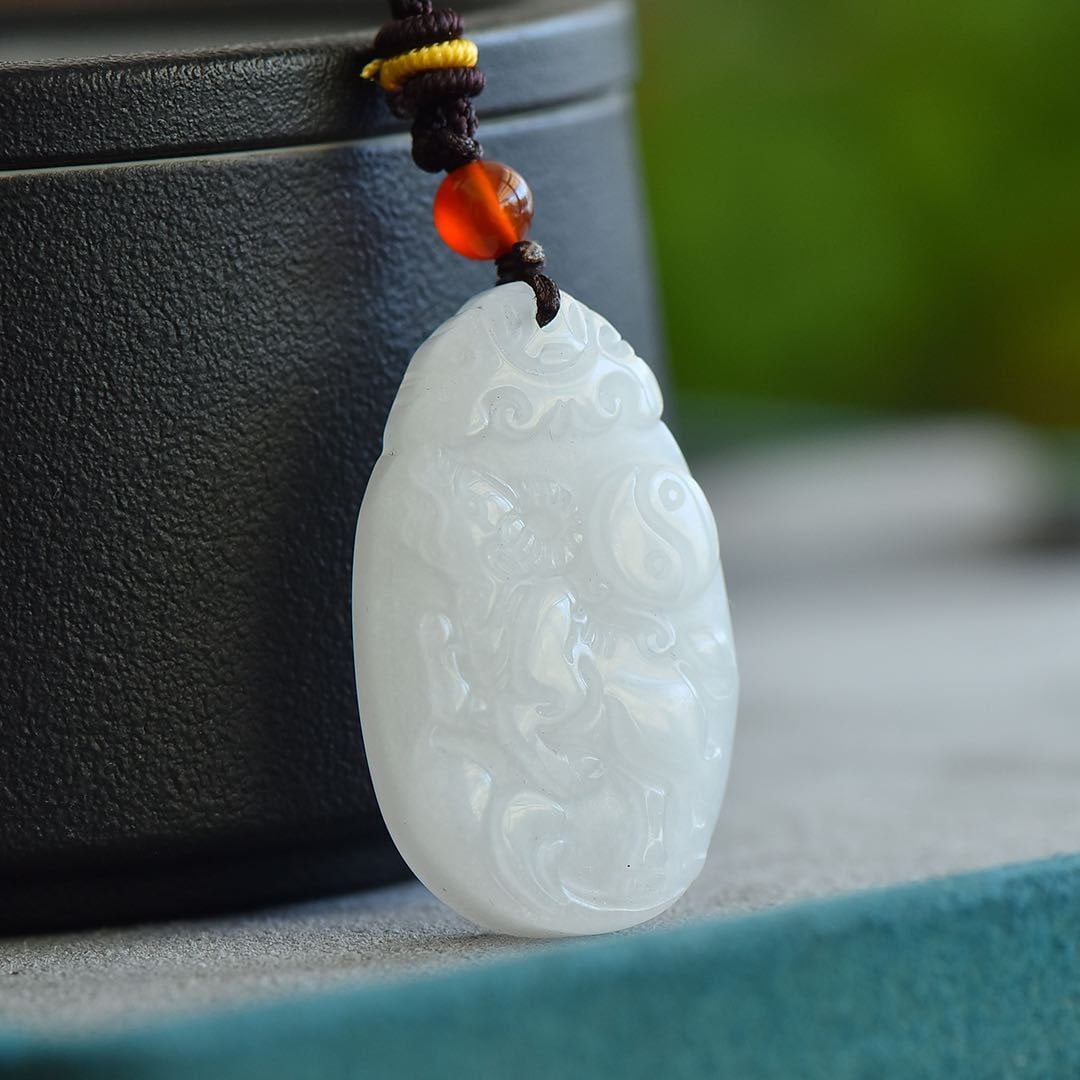 An Exquisite White Jade Buffalo Pattern Pendant: An Exquisite White Jade Buffalo Pattern Pendant 白玉牛纹挂件