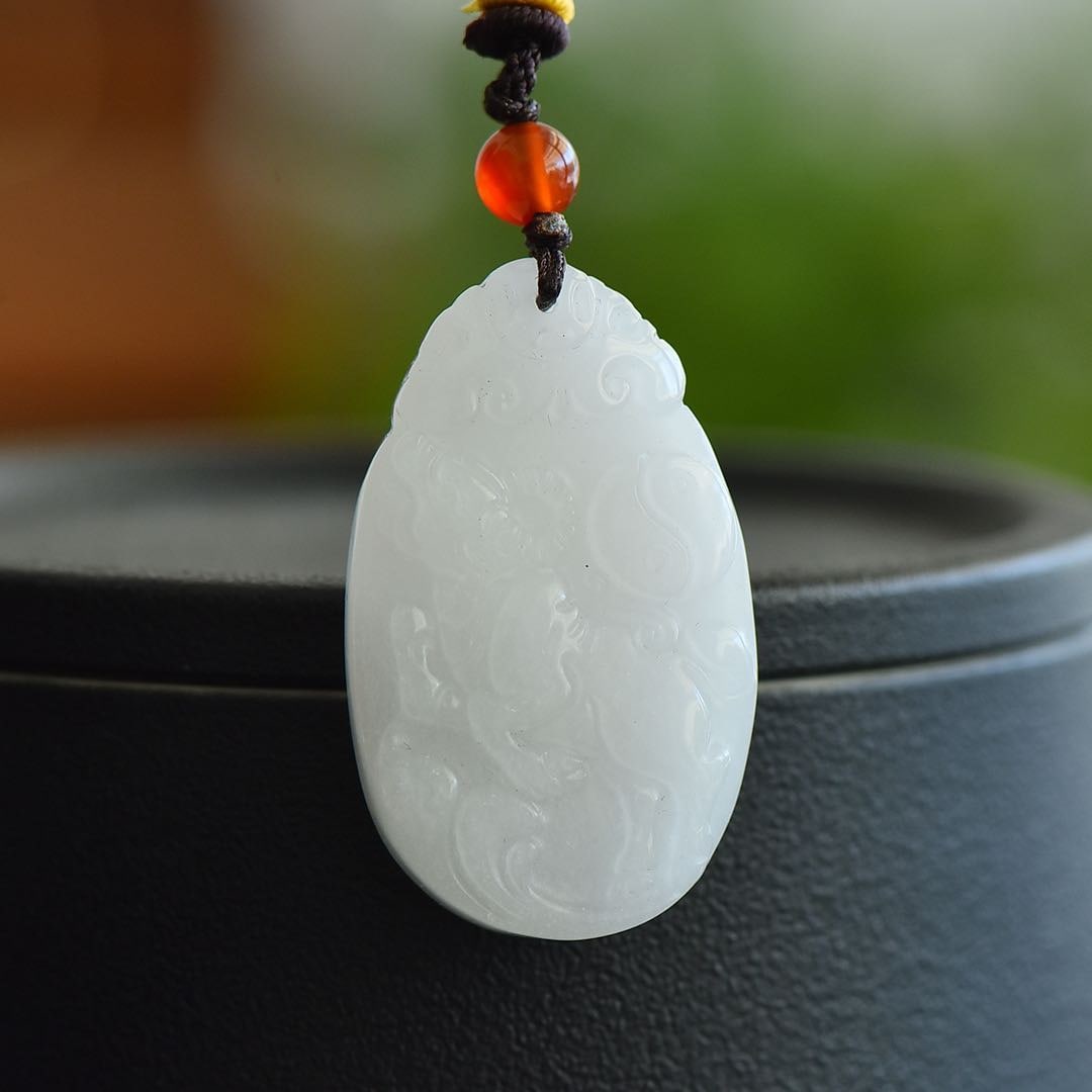 An Exquisite White Jade Buffalo Pattern Pendant - 2