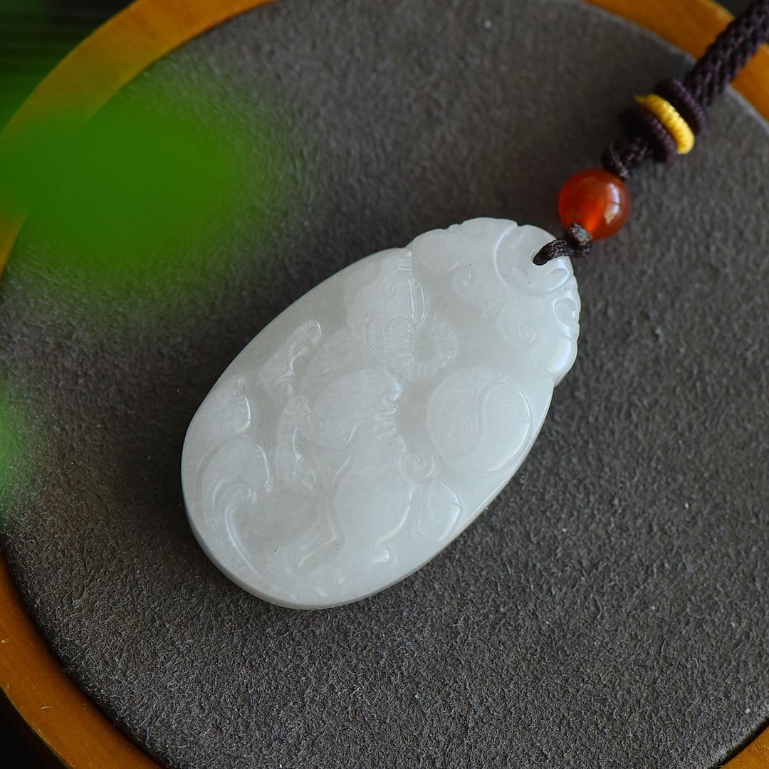 An Exquisite White Jade Buffalo Pattern Pendant - 4