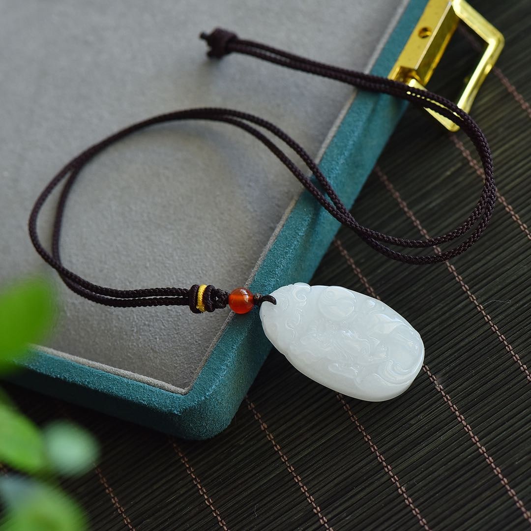 An Exquisite White Jade Buffalo Pattern Pendant - 5