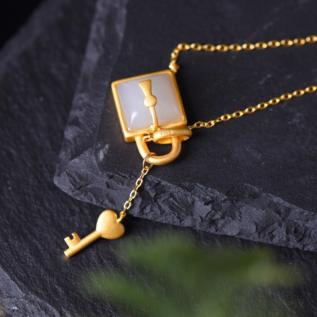 An Exquisite Sterling Silver-Gold Plated Inlaid White Jade Pendant: An Exquisite Sterling Silver-Gold Plated Inlaid White Jade Pendant,Size:0.4inx0.4in 纯银镀金镶白玉吊坠