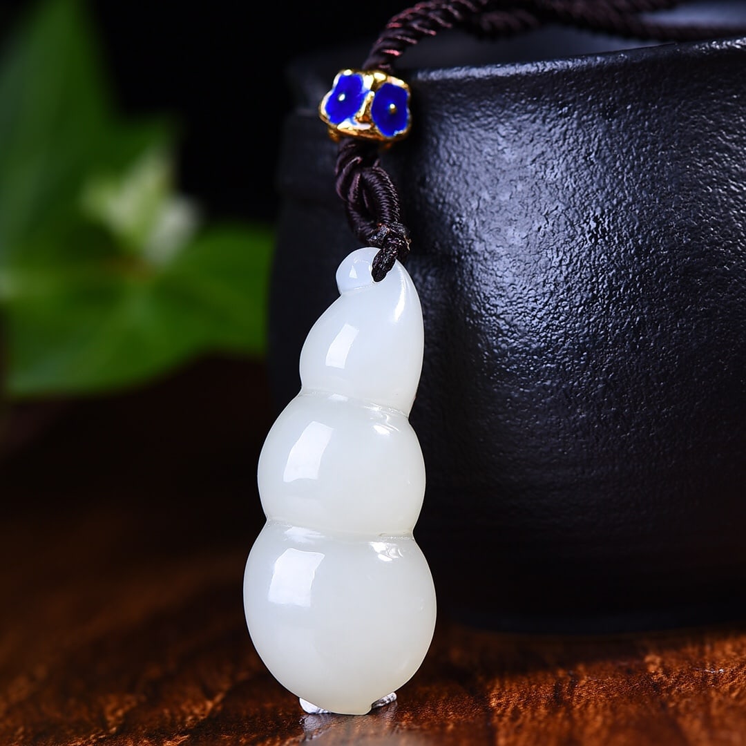 An Exquisite White Jade Pendant: An Exquisite White Jade Pendant,Size:0.6inx1.5in 白玉挂件