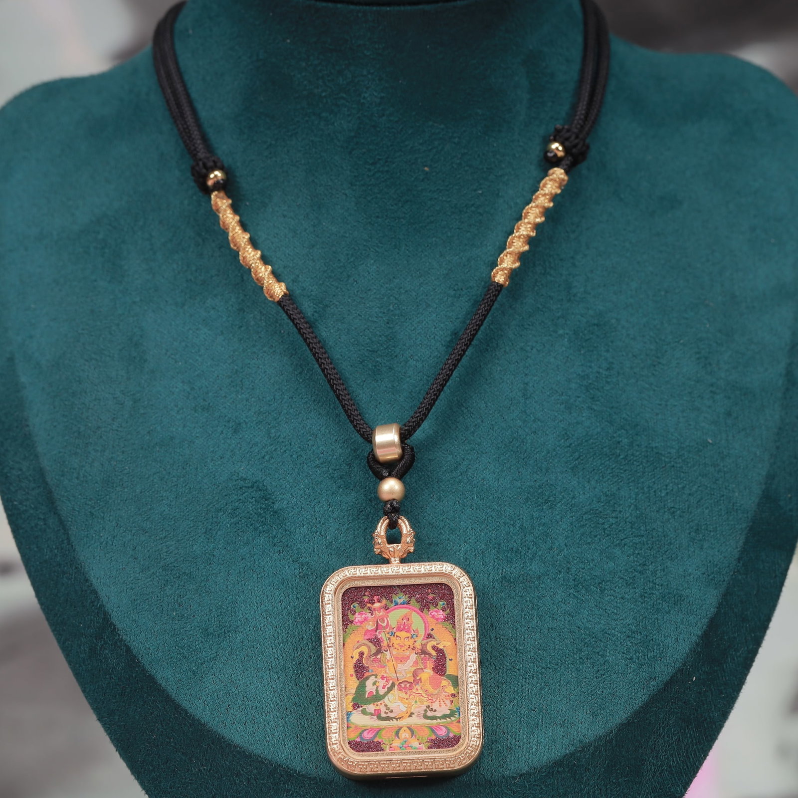 An Exquisite Cinnabar Statue of Mammon Pendant: An Exquisite Cinnabar Statue of Mammon Pendant, Size:1.2inx1.5in, Weight:25g 朱砂财神挂件