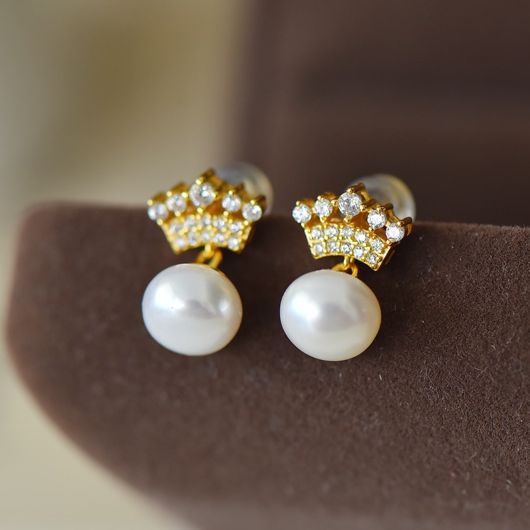 A Pair of Exquisite Sterling Silver-Gold Plated Inlaid White Jade Earrings, Inlaid Pearl: A Pair of Exquisite Sterling Silver-Gold Plated Inlaid White Jade Earrings, Inlaid Pearl,Size:0.3inx0.3in