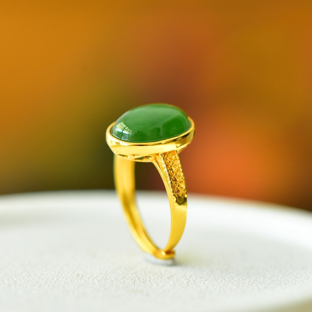 An Exquisite Sterling Silver-Gold Plated Inlaid Jasper Ring: An Exquisite Sterling Silver-Gold Plated Inlaid Jasper Ring 纯银镀金镶碧玉戒指
