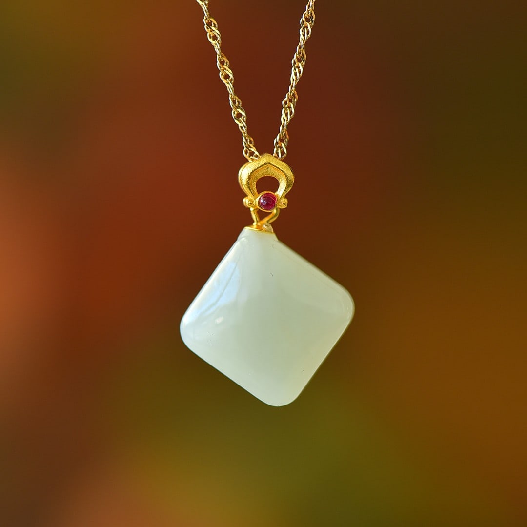 An Exquisite Sterling Silver-Gold Plated Inlaid White Jade Pendant: An Exquisite Sterling Silver-Gold Plated Inlaid White Jade Pendant,Size:0.6inx0.6in 纯银镀金镶白玉吊坠
