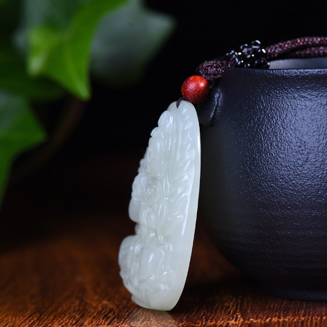 An Exquisite White Jade Bodhisattva Pattern Pendant - 3