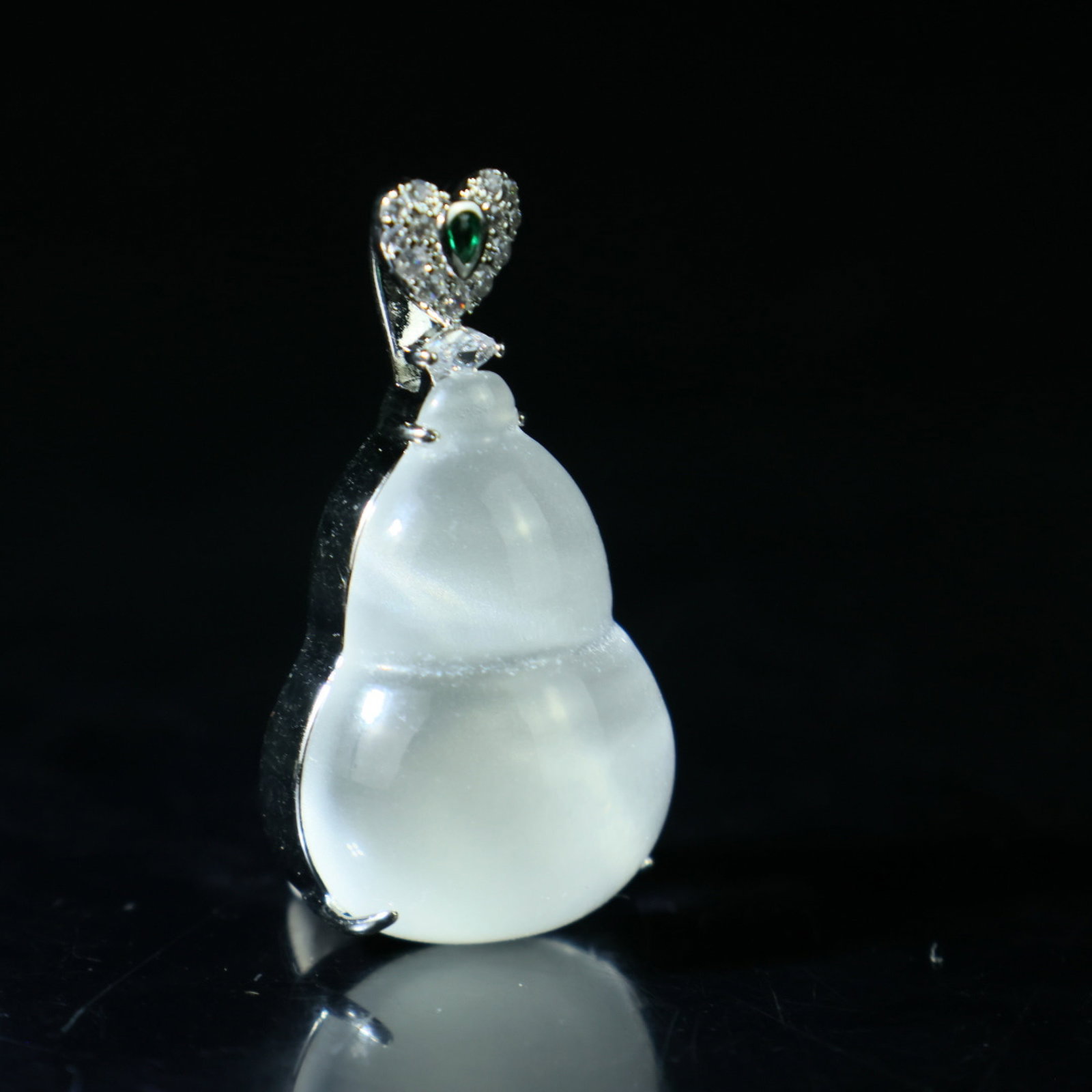 An Exquisite Gourd Pendant - 3