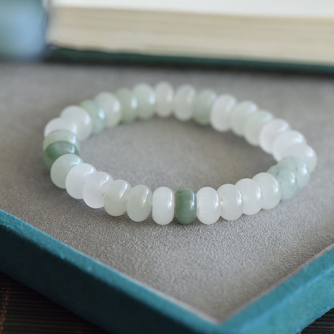 An Exquisite White Jade Bracelet: An Exquisite White Jade Bracelet,Size:0.4inx0.2in 白玉手串
