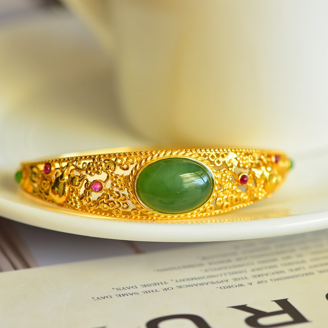 An Exquisite Sterling Silver-Gold Plated Inlaid Jasper Mouse Pattern Bracelet,Inlaid Gems: An Exquisite Sterling Silver-Gold Plated Inlaid Jasper Mouse Pattern Bracelet,Inlaid Gems,Size:0.5inx0.7in