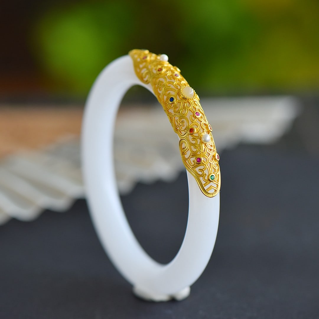 An Exquisite Sterling Silver-Gold Plated Inlaid White Jade Bracelets,Inlaid Pearls: An Exquisite Sterling Silver-Gold Plated Inlaid White Jade Bracelets,Inlaid Pearls,Size:2.1in-2.5in 纯银镀金镶白玉手镯,嵌珍珠