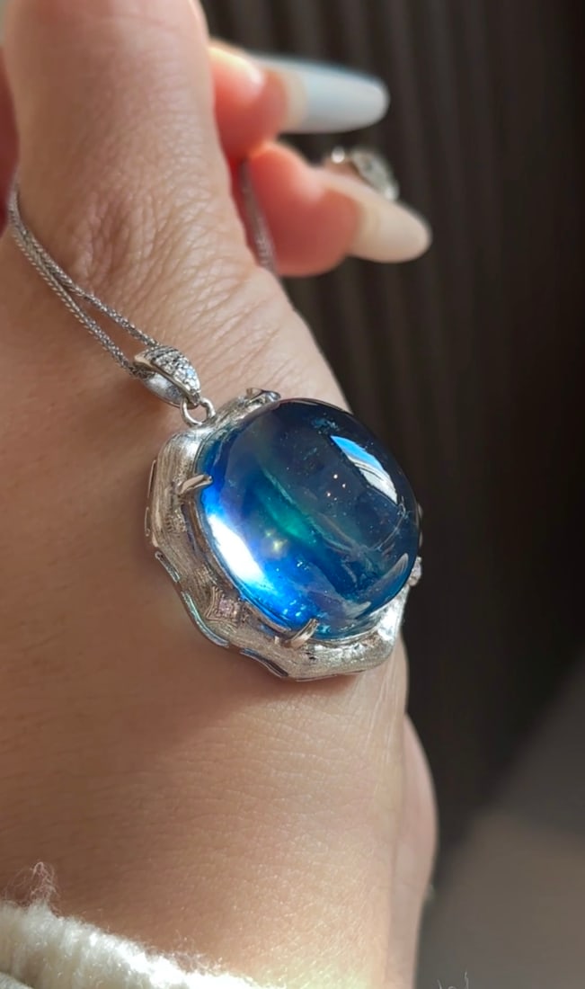 An Exquisite Aquamarine Necklace: An Exquisite Aquamarine Necklace,Size:1.2inx0.9inx0.6in,Weight:11g 海蓝宝项链