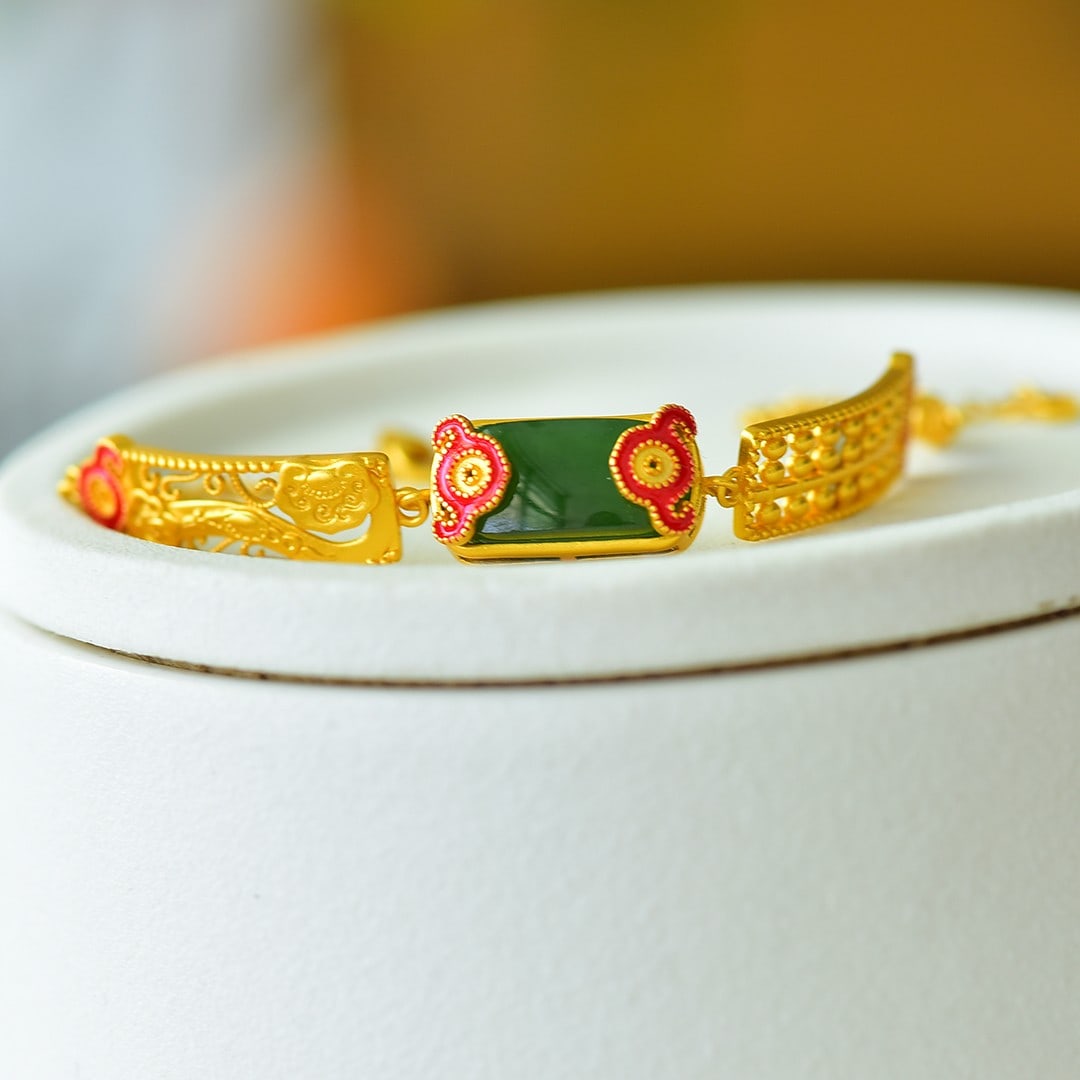 An Exquisite Sterling Silver-Gold Plated Inlaid Jasper Bracelet: An Exquisite Sterling Silver-Gold Plated Inlaid Jasper Bracelet,Size:0.3inx0.6in 纯银镀金镶碧玉手链