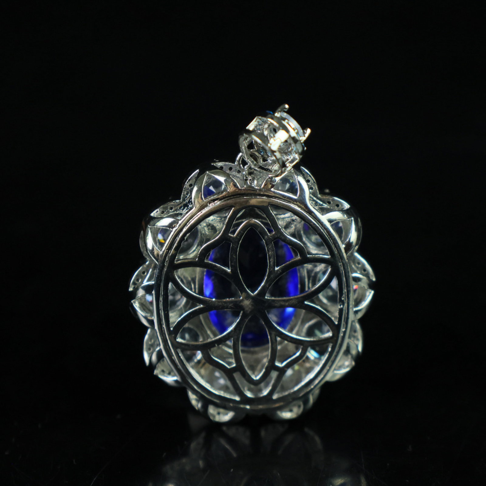 An Exquisite Pendant - 5