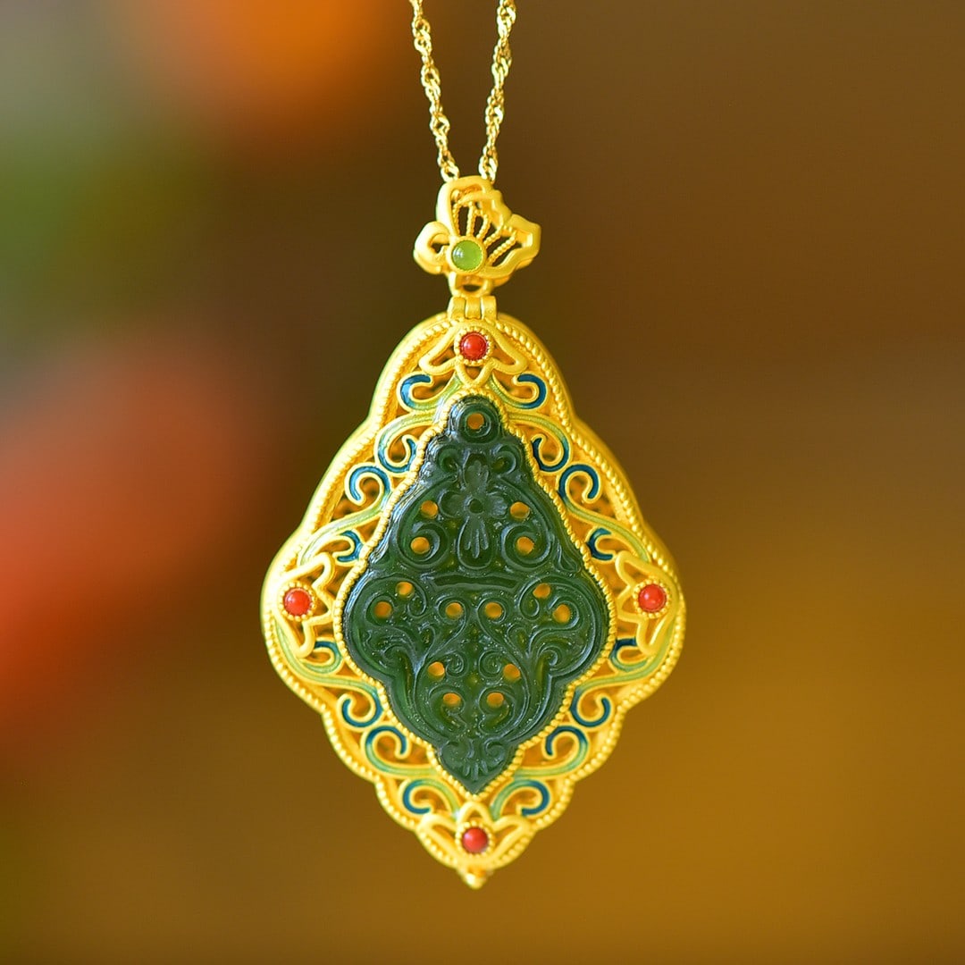 An Exquisite Sterling Silver-Gold Plated Inlaid Jasper Pendant: An Exquisite Sterling Silver-Gold Plated Inlaid Jasper Pendant 纯银镀金镶碧玉吊坠