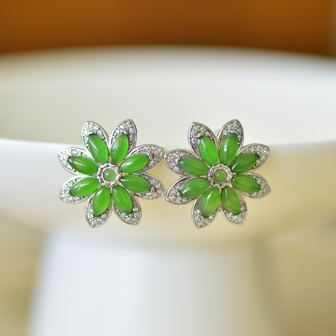 A Pair of Exquisite Sterling Silver Inlaid Jasper Earrings,Inlaid Diamond: A Pair of Exquisite Sterling Silver Inlaid Jasper Earrings,Inlaid Diamond,Size:0.1inx0.2in 一对纯银镶碧玉耳环,嵌钻石