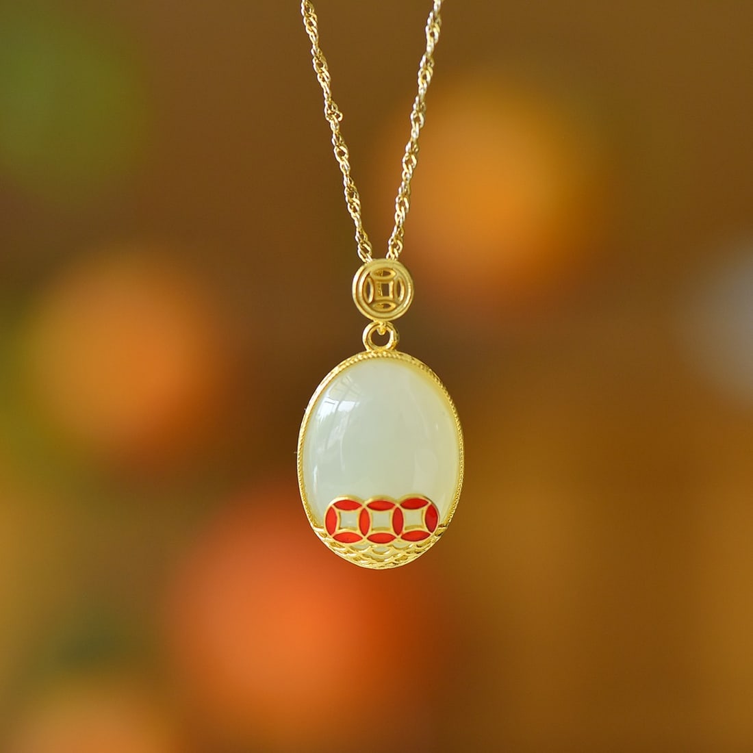 An Exquisite Sterling Silver Inlaid White Jade Necklace: An Exquisite Sterling Silver Inlaid White Jade Necklace 纯银镶白玉项链