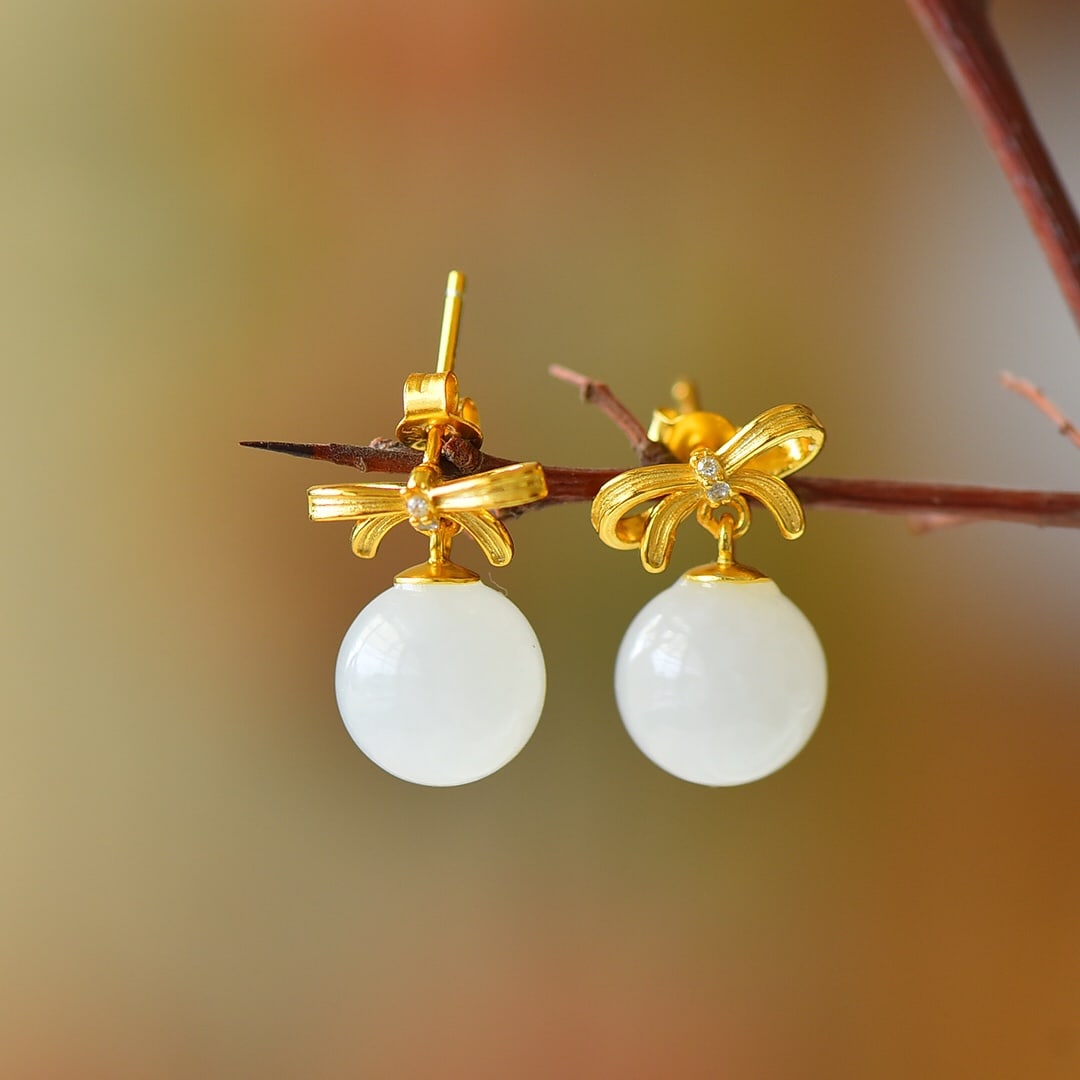 A Pair of Exquisite Sterling Silver-Gold Plated Inlaid White Jade Earrings: A Pair of Exquisite Sterling Silver-Gold Plated Inlaid White Jade Earrings,Size:0.4inx0.4in 一对纯银镀金镶白玉耳环