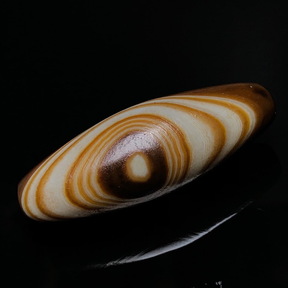 An Exquisite Dzi Bead Pendant: An Exquisite Dzi Bead Pendant,Size:2inx0.7in,Weight:20.5g 天珠挂件