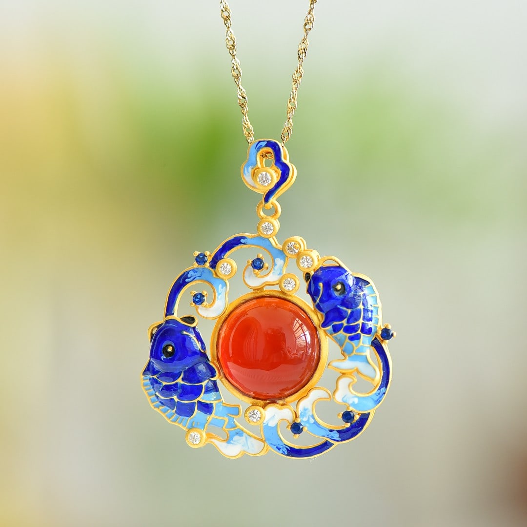 An Exquisite Sterling Silver-Gold Plated Inlaid Agate Enamel Pendant: An Exquisite Sterling Silver-Gold Plated Inlaid Agate Enamel Pendant,Size:0.6inx0.6in 纯银镀金镶玛瑙珐琅吊坠