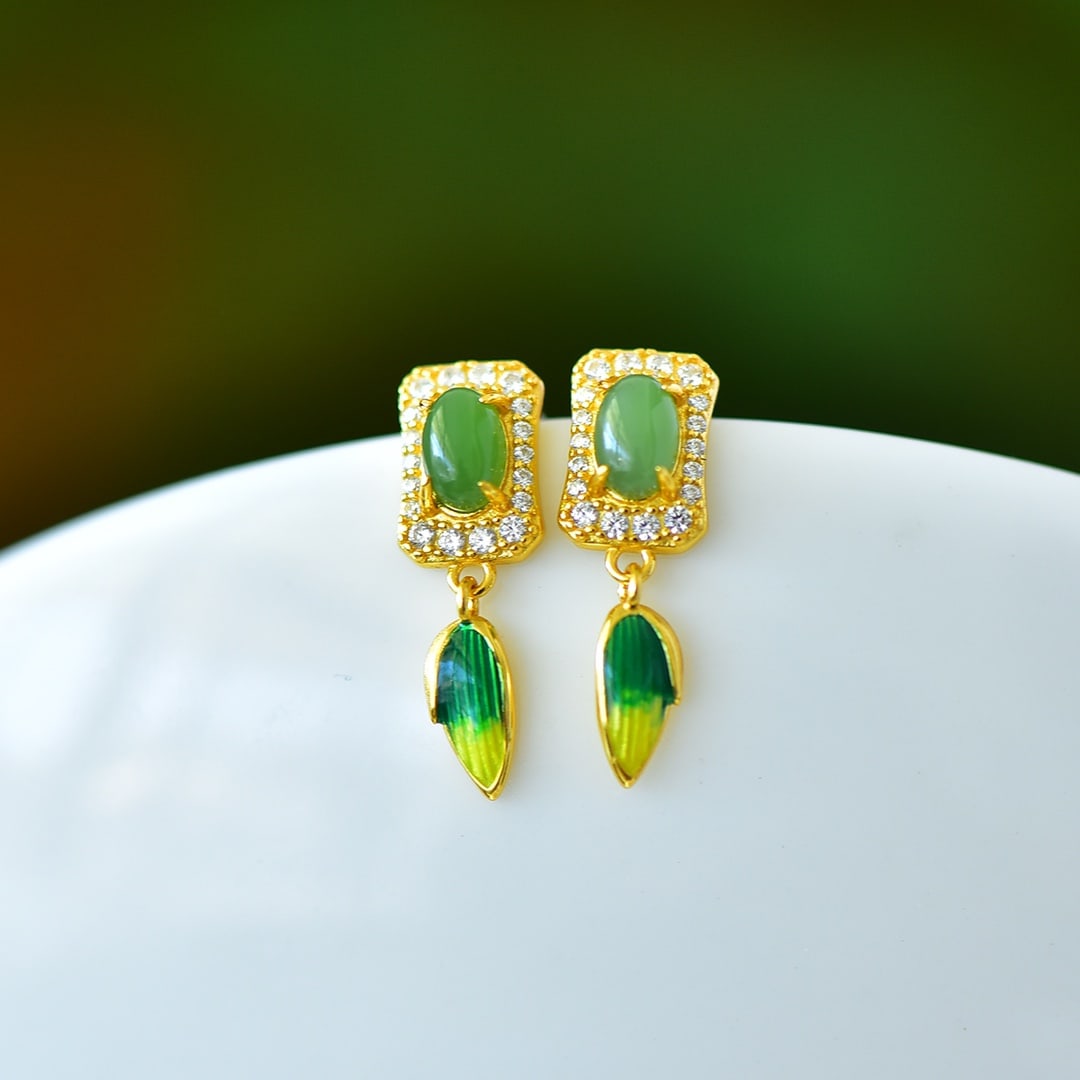 A Pair of Exquisite Sterling Silver-Gold Plated Inlaid Jasper Enamel Earrings: A Pair of Exquisite Sterling Silver-Gold Plated Inlaid Jasper Enamel Earrings,Size:0.2inx0.2in 一对纯银镀金镶碧玉珐琅耳环
