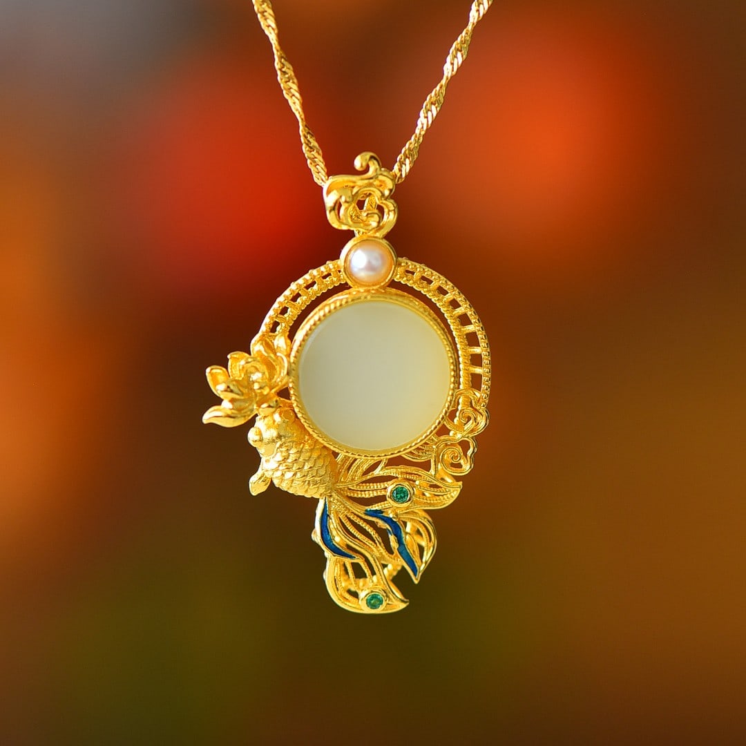 An Exquisite Sterling Silver-Gold Plated Inlaid White Jade Pendant: An Exquisite Sterling Silver-Gold Plated Inlaid White Jade Pendant,Size:0.5inx0.5in 纯银镀金镶白玉吊坠