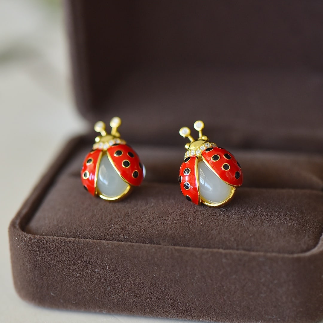 A Pair of Exquisite Sterling Silver-Gold Plated Inlaid White Jade Enamel Earrings: A Pair of Exquisite Sterling Silver-Gold Plated Inlaid White Jade Enamel Earrings,Size:0.3inx0.4in 一对纯银镀金镶白玉珐琅耳ż