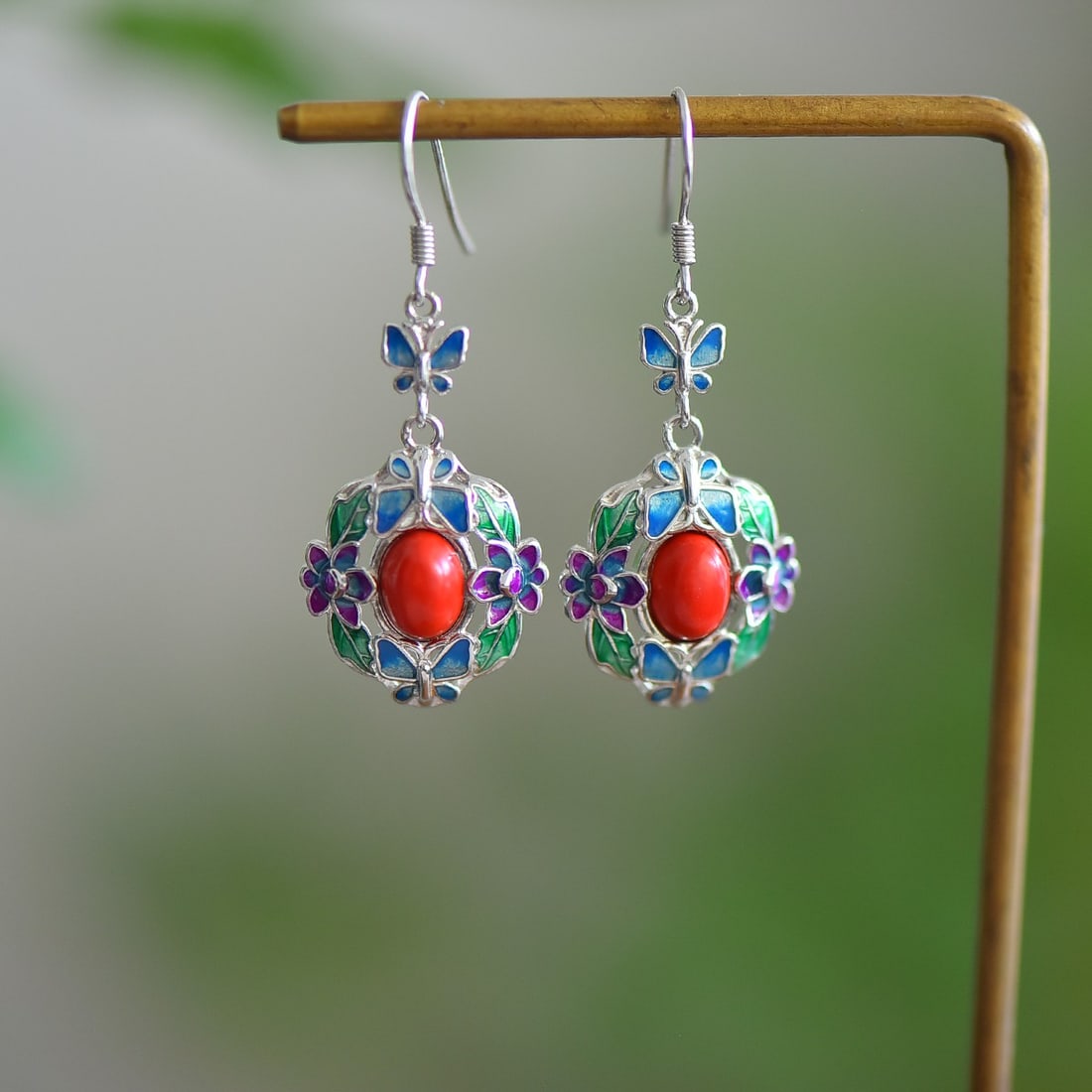 A Pair of Exquisite Sterling Silver Inlaid Cinnabar Earrings: A Pair of Exquisite Sterling Silver Inlaid Cinnabar Earrings,Size:0.2inx0.3in 寓意:蝶舞花间,蝶恋蜂狂