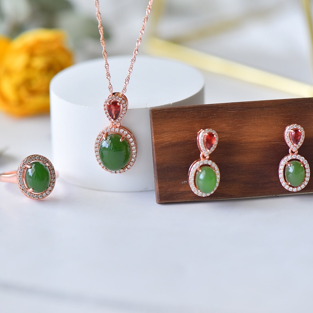 A Set of Fine Sterling Silver-Gold Plated Inlaid Jasper Jewelrys,Inlaid Diamond: A Set of Fine Sterling Silver-Gold Plated Inlaid Jasper Jewelrys,Inlaid Diamond 一套纯银镀金镶碧玉首饰,嵌钻石