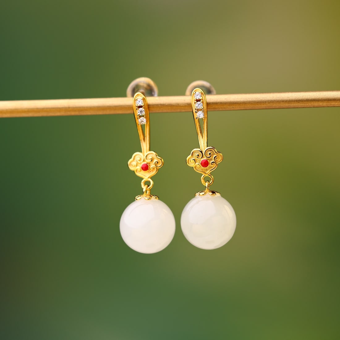 A Pair of Exquisite Sterling Silver-Gold Plated Inlaid White Jade Earrings,Inlaid Diamond: A Pair of Exquisite Sterling Silver-Gold Plated Inlaid White Jade Earrings,Inlaid Diamond,Size:0.4inx0.4in
