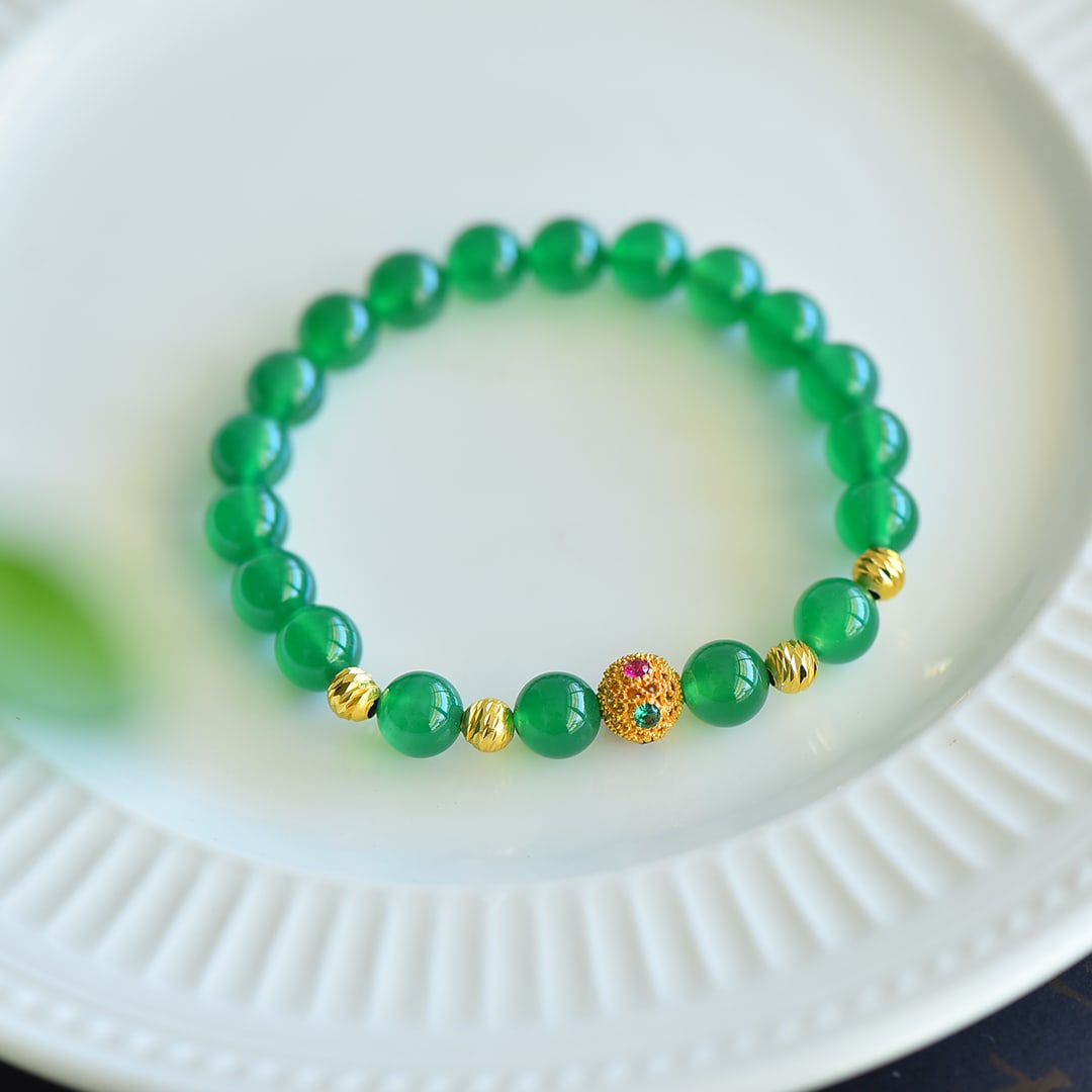 An Exquisite Sterling Silver-Gold Plated Inlaid Agate Bracelets: An Exquisite Sterling Silver-Gold Plated Inlaid Agate Bracelets,Size:0.3inx0.3in 纯银镀金镶玛瑙手串