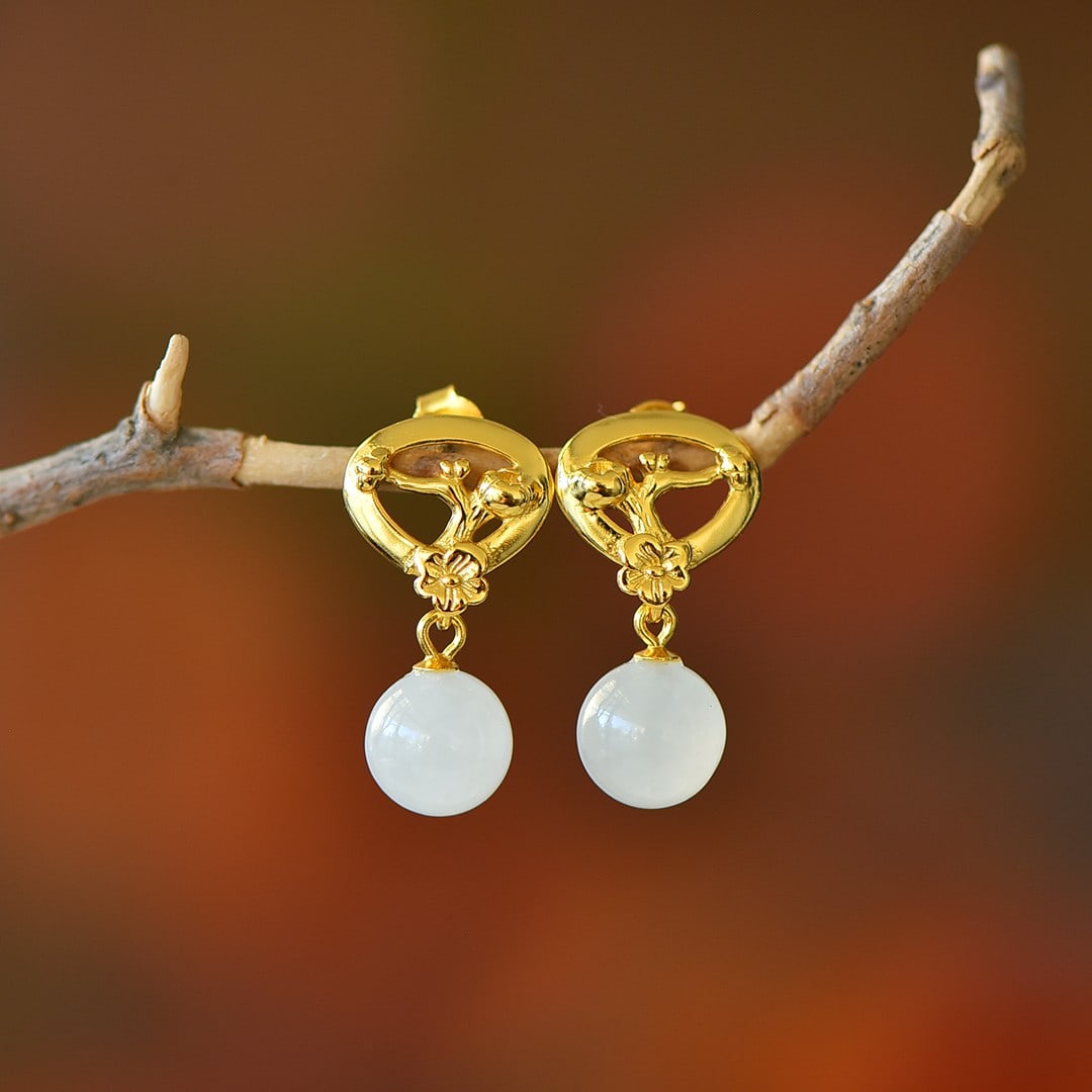 A Pair of Exquisite Sterling Silver-Gold Plated Inlaid White Jade Earrings: A Pair of Exquisite Sterling Silver-Gold Plated Inlaid White Jade Earrings,Size:0.3inx0.3in 一对纯银镀金镶白玉耳环