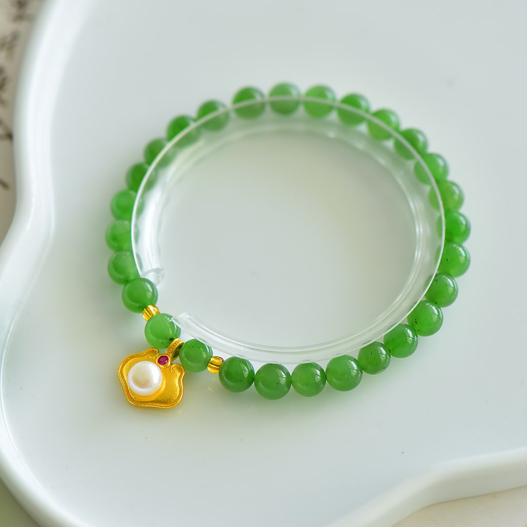 An Exquisite Jasper Bracelets,Inlaid Pearl: An Exquisite Jasper Bracelets,Inlaid Pearl,Size:0.2inx0.2in 碧玉手链,配珍珠