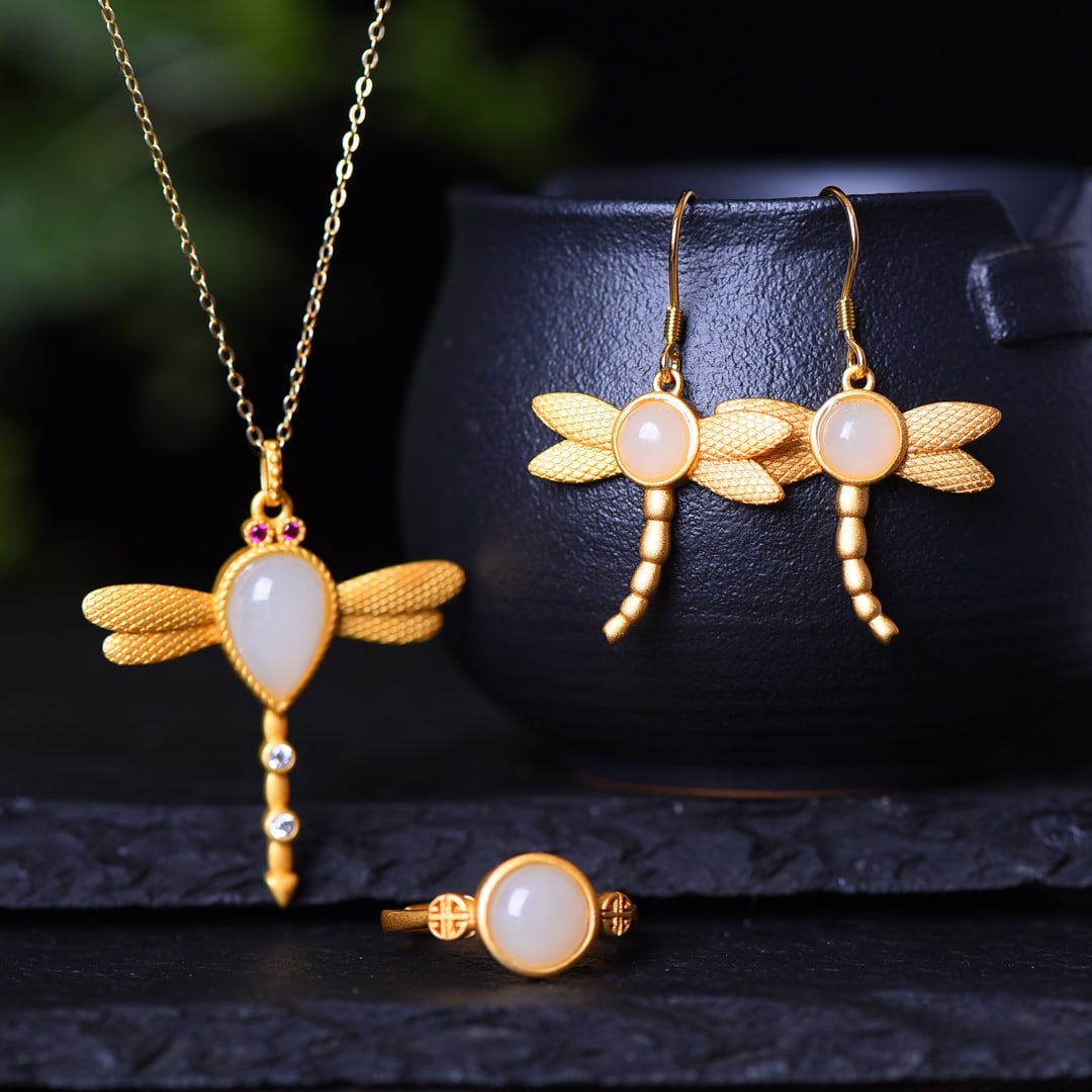 A Set of Fine Sterling Silver-Gold Plated Inlaid White Jade Jewelrys: A Set of Fine Sterling Silver-Gold Plated Inlaid White Jade Jewelrys,Size:(Pendant)0.4inx0.5in,(Earrings)0.2inx0.2in,(Ring)0.3inx0.3in