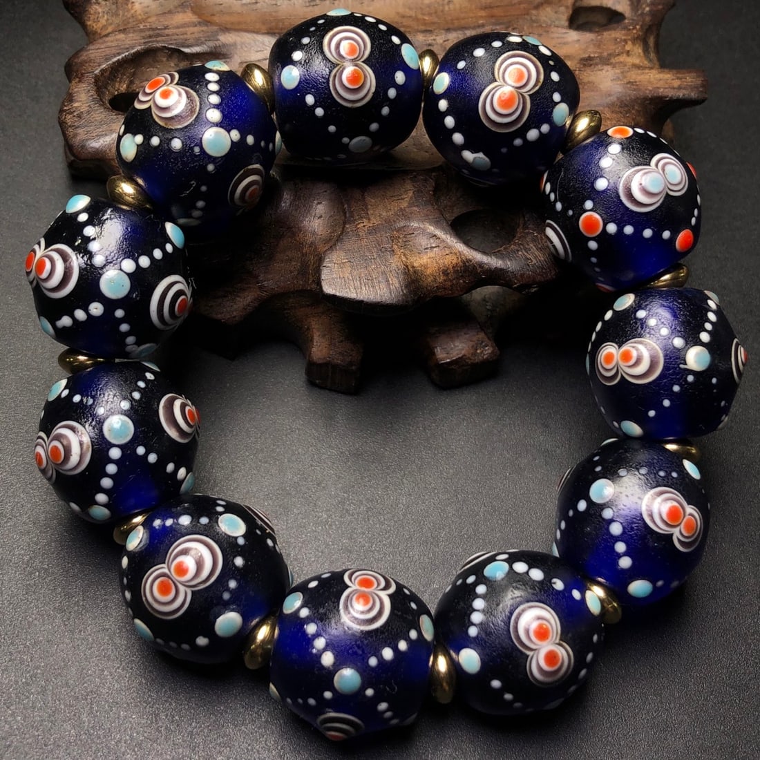 An Exquisite Glass Bracelet: An Exquisite Glass Bracelet,Size:0.8in*11 琉璃手串