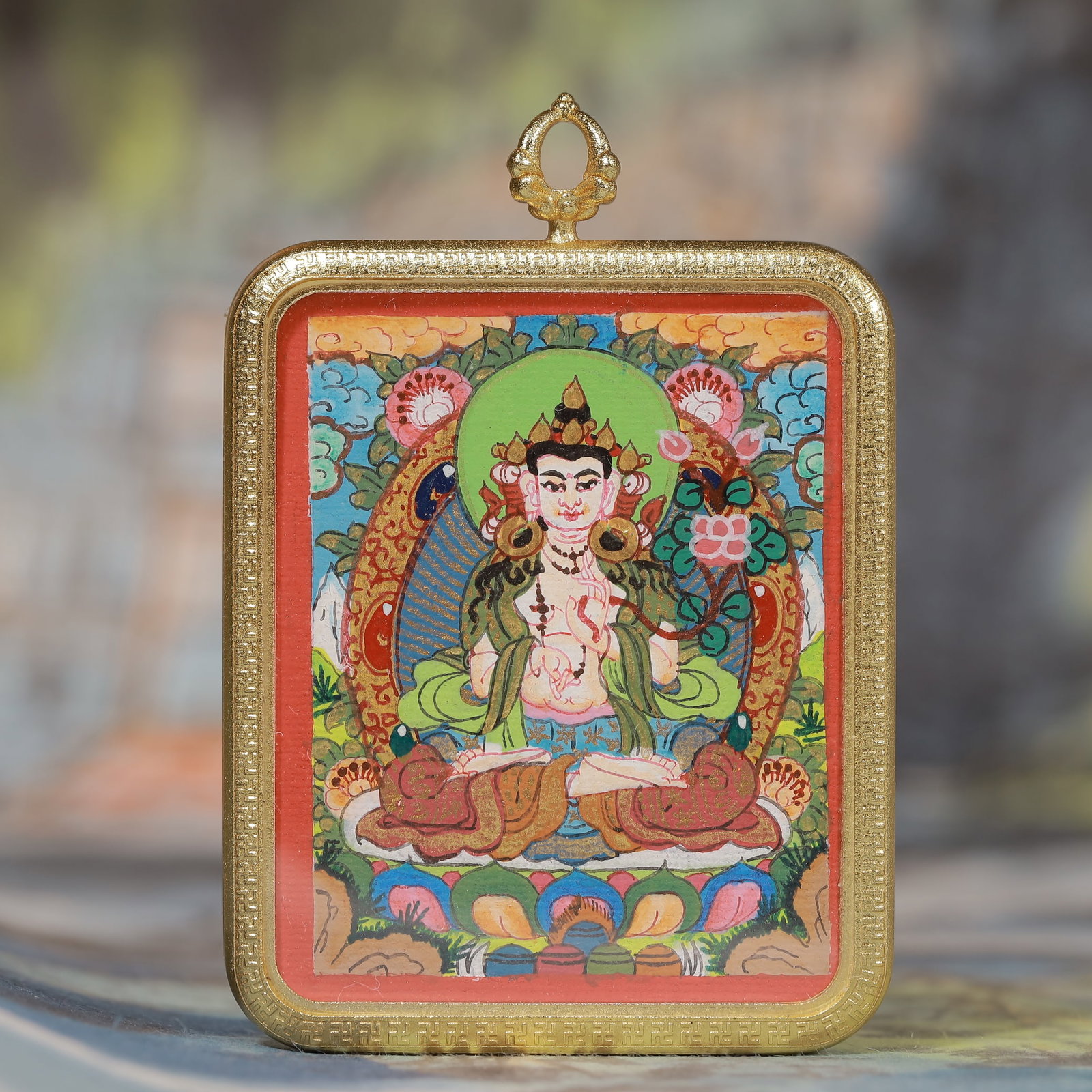 An Exquisite Painted Color Statue of White Tara Tangka: An Exquisite Painted Color Statue of White Tara Tangka,Size:2inx2.8in 彩绘白度母像唐卡