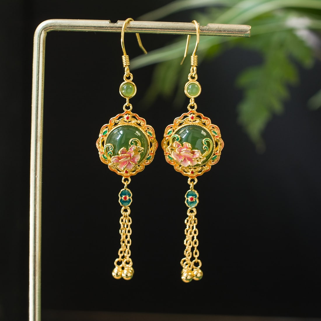 A Pair of Exquisite Sterling Silver-Gold Plated Inlaid Jasper Enamel Earrings: A Pair of Exquisite Sterling Silver-Gold Plated Inlaid Jasper Enamel Earrings,Size:0.4inx0.4in 一对纯银镀金镶碧玉珐琅耳环