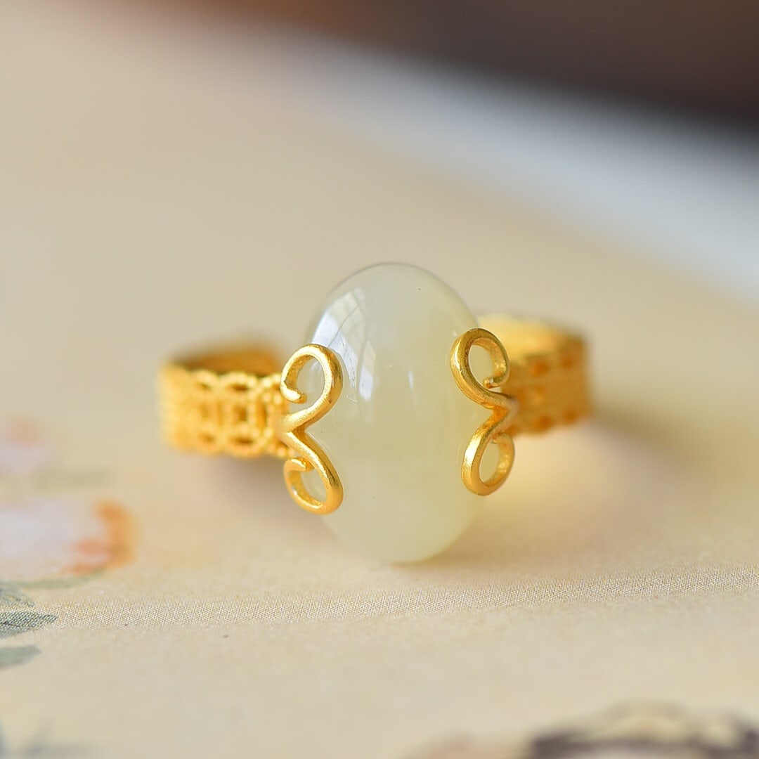An Exquisite Sterling Silver-Gold Plated Inlaid White Jade Ring: An Exquisite Sterling Silver-Gold Plated Inlaid White Jade Ring,Size:0.4inx0.6in 纯银镀金镶白玉戒指