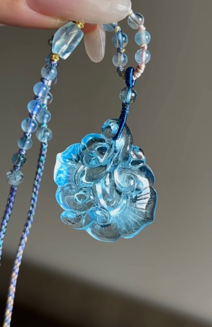 An Exquisite Aquamarine Flower Pattern Pendant: An Exquisite Aquamarine Flower Pattern Pendant,Size:1.3inx1.1inx0.4in,Weight:12.8g 海蓝宝花卉纹挂件