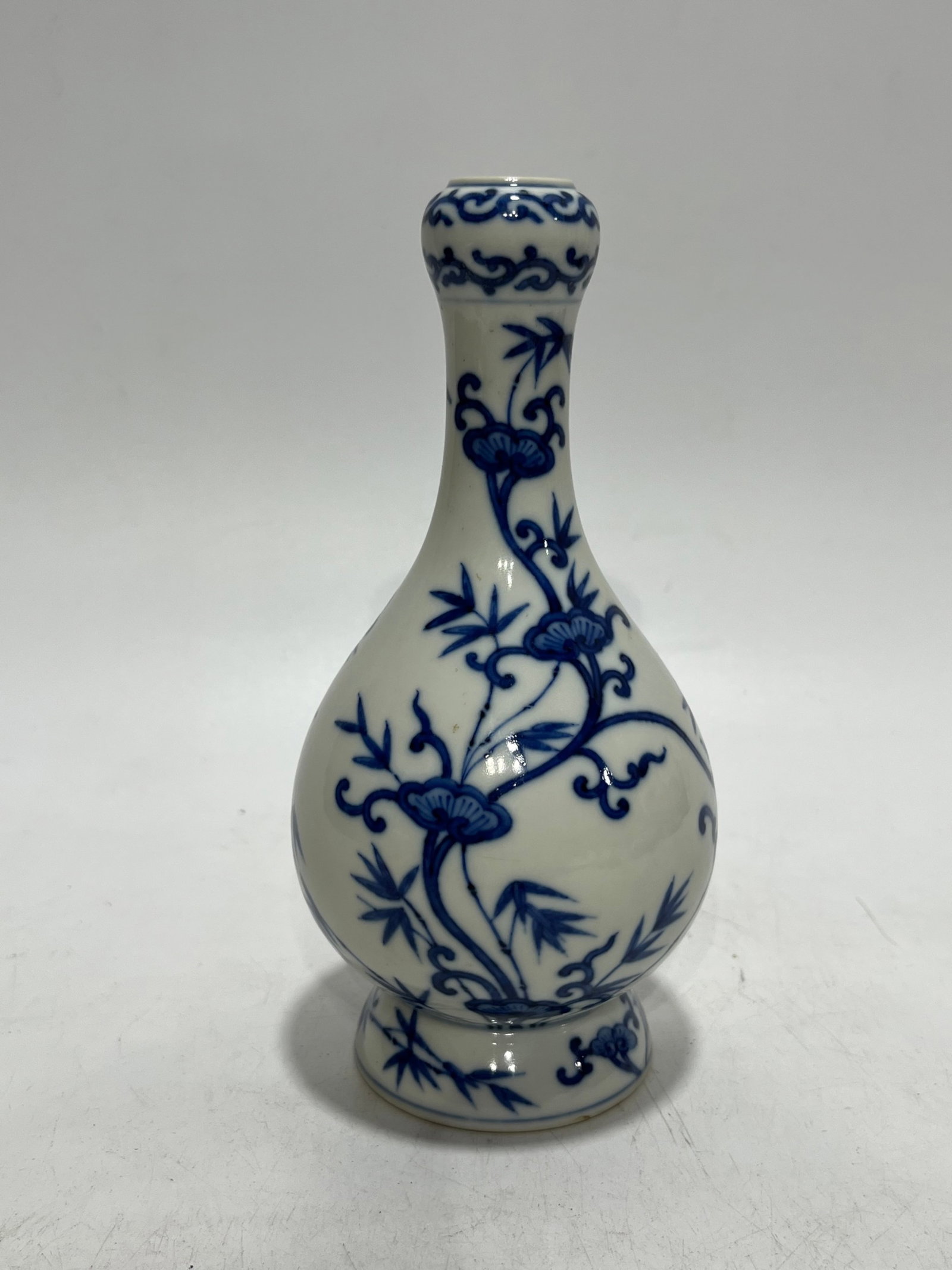 An Exquisite Blue and White Ganoderma lucidum Pattern Vase (1 of 6)