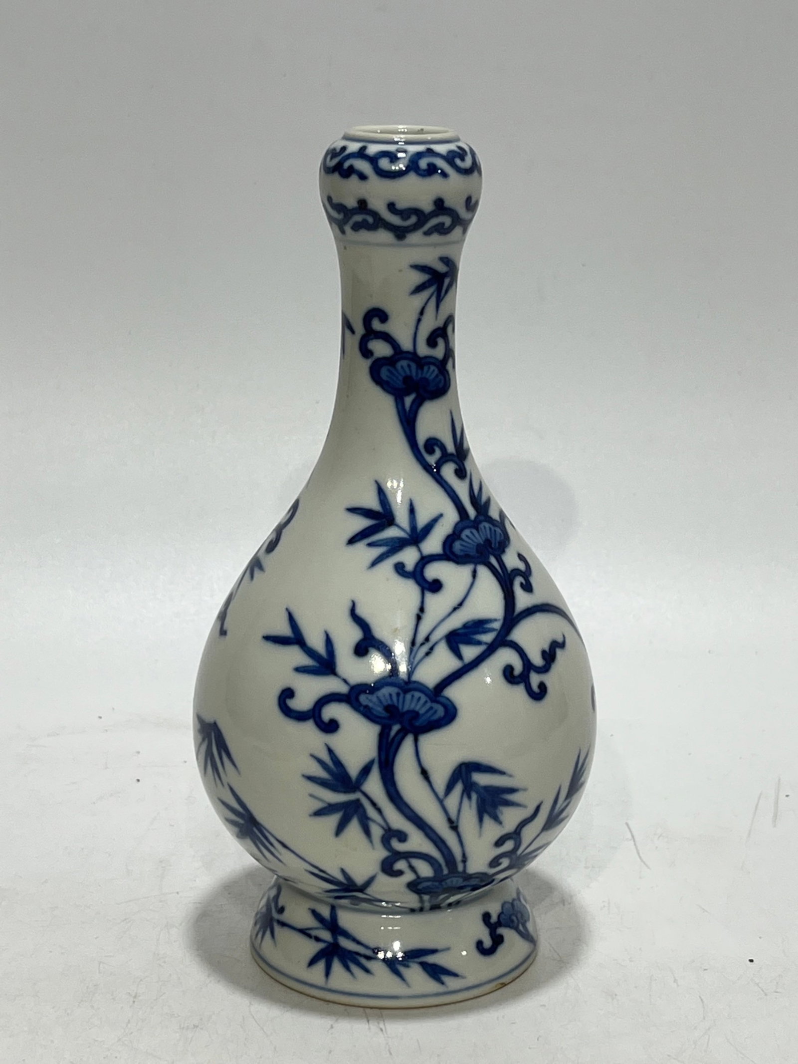 An Exquisite Blue and White Ganoderma lucidum Pattern Vase - 5