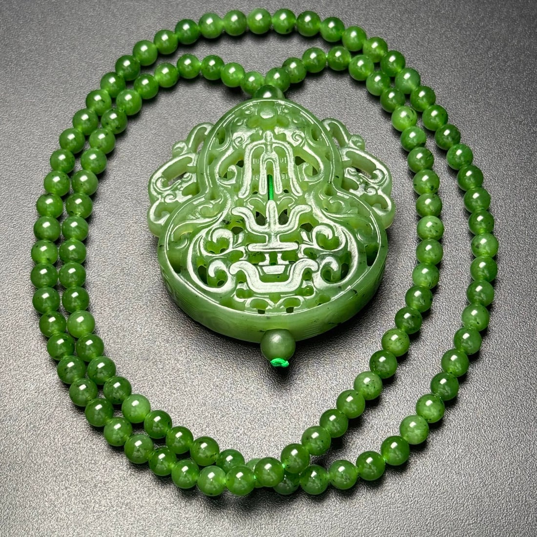 An Exquisite Jasper Hollow Shou-Character Pattern Gourd Pendant: An Exquisite Jasper Hollow Shou-Character Pattern Gourd Pendant,Qing Dynasty,China,Size:6mm,55mmx58mmx15mm,Weight:93g